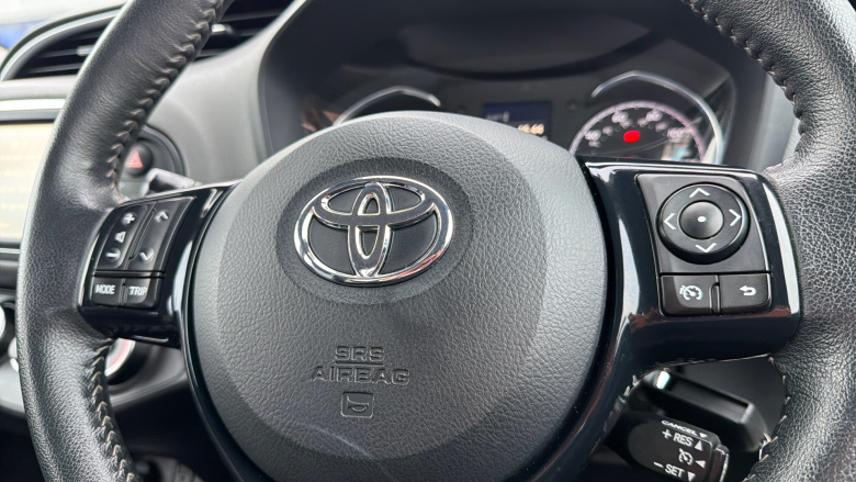 Toyota Yaris 1.5 VVT-i Icon Tech 5dr Petrol Hatchback